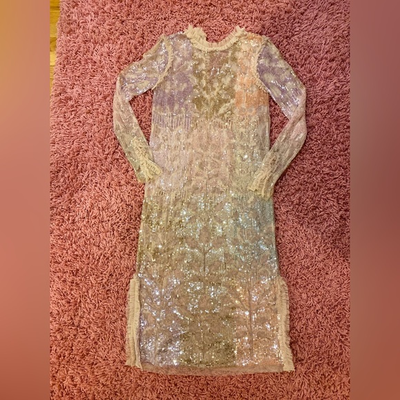 Needle & Thread tiled sequin embellished midi shift dress in rose - Picture 8 of 10